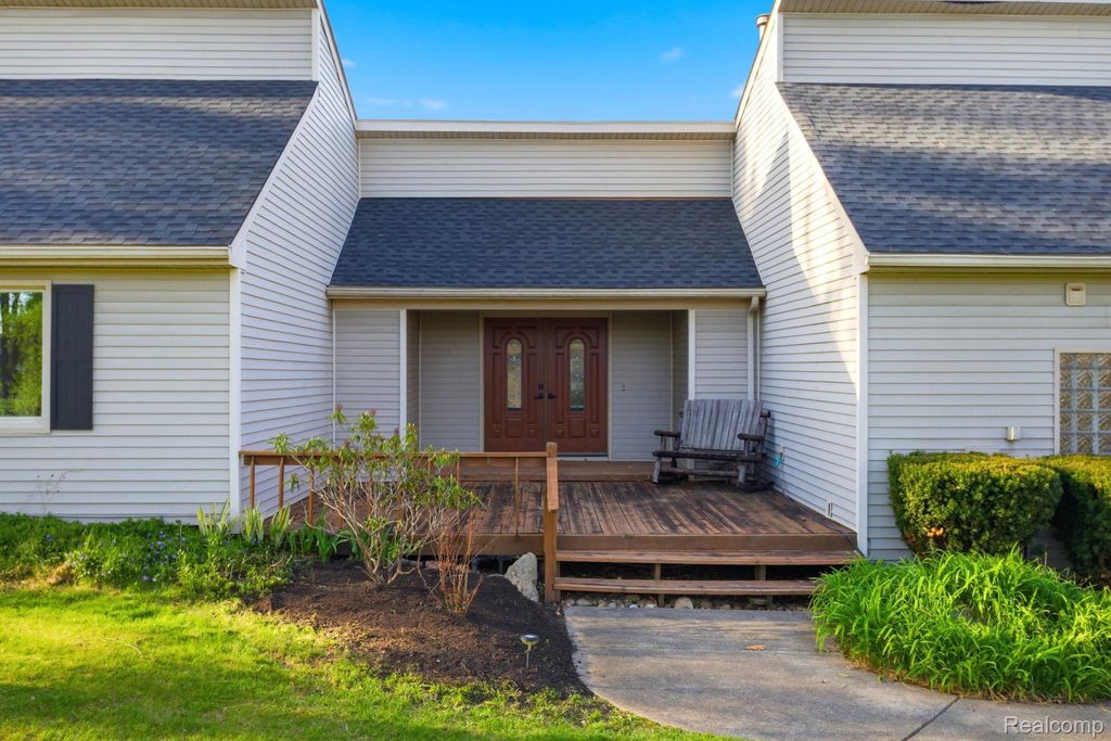 2411 Wixom Trail, Milford charter township
