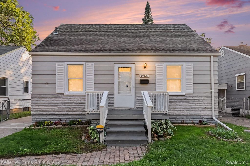 19396 Elkhart Street, Harper Woods