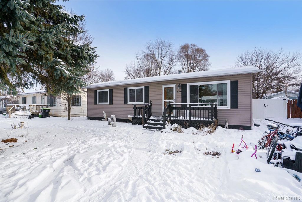 5090 Lakeborn Drive, White Lake