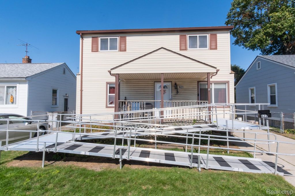 621 E Coy Avenue, Hazel Park