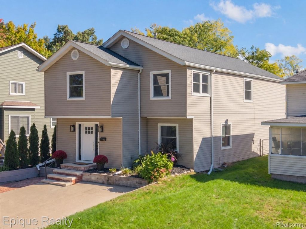72 N North Shore Drive, Lake Orion