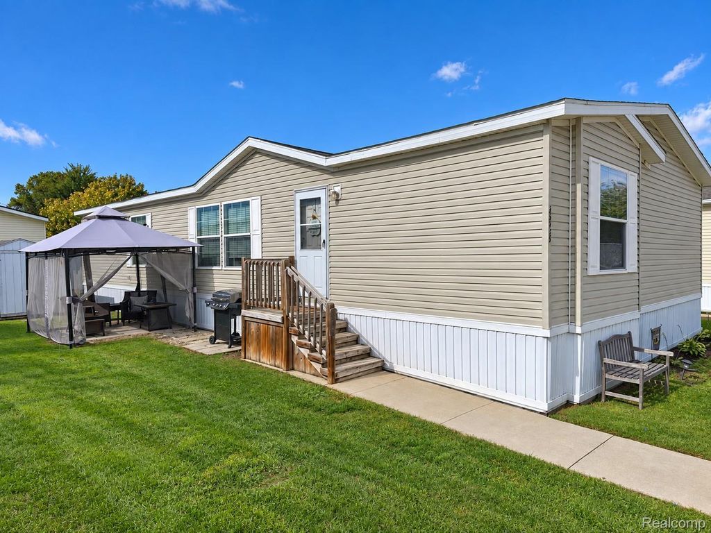 46425 Le Grande Boulevard, Macomb