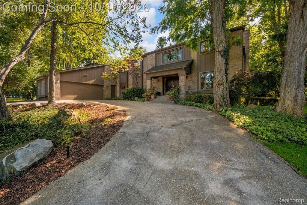 2041 Bloomfield Woods Court, West Bloomfield charter township
