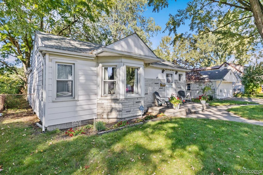12039 Lucerne Avenue, Redford charter township