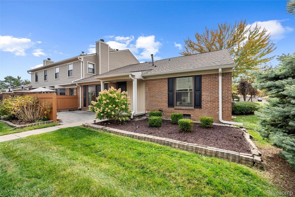 39966 Crosswinds, Novi