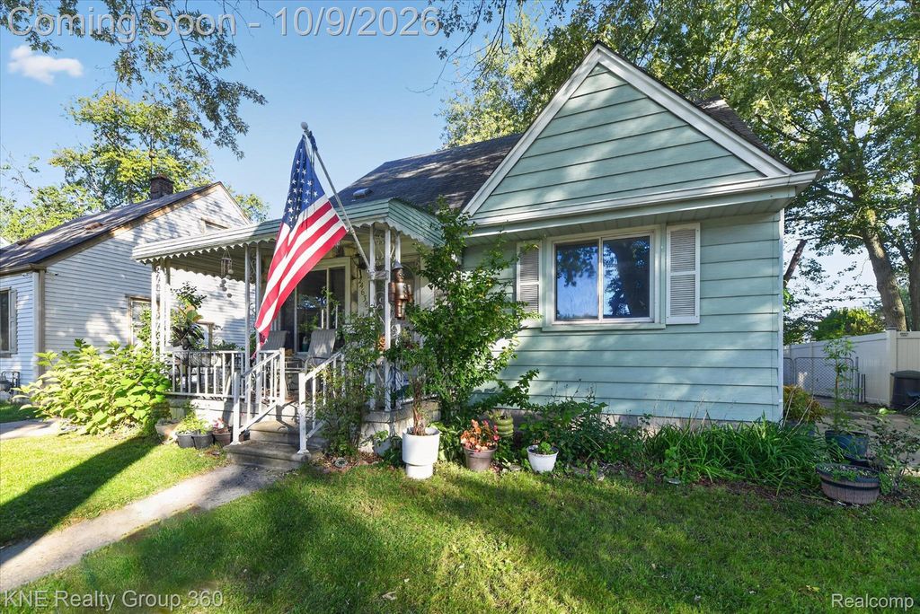 24638 Andover Dr, Dearborn Heights