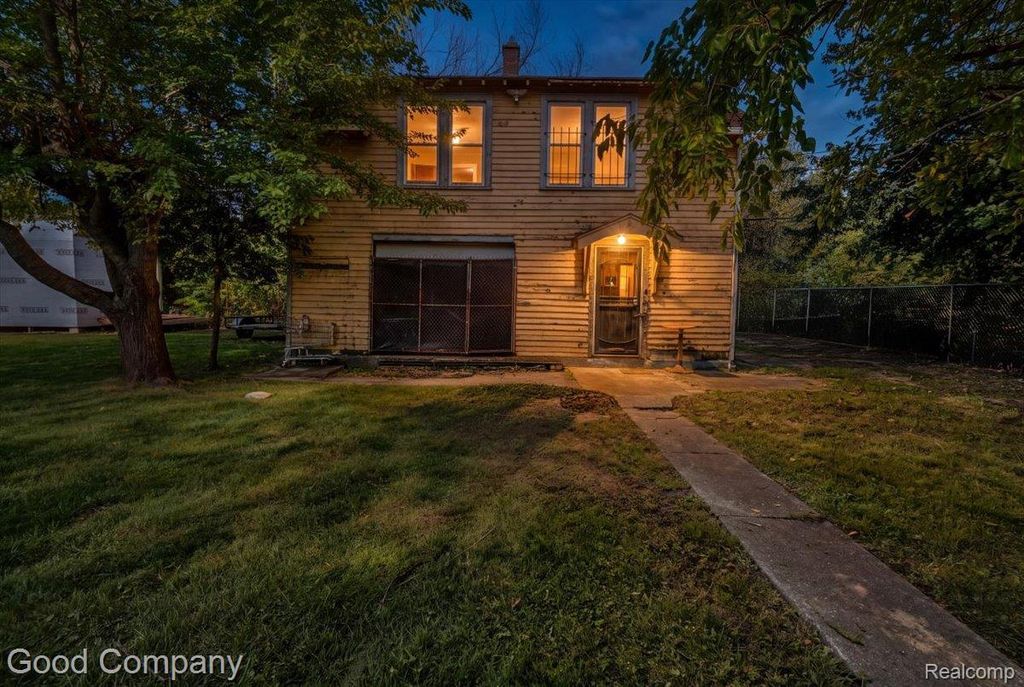 47 Church St, Highland Park
