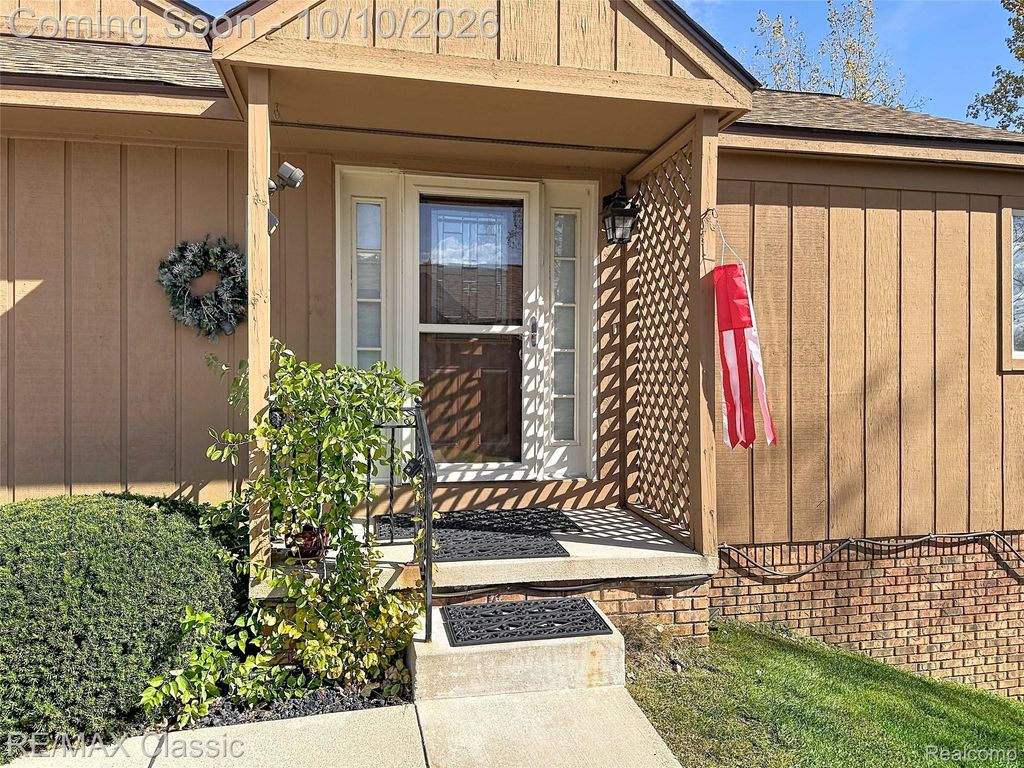 12352 Nantucket Dr 227 # 4, Green Oak township