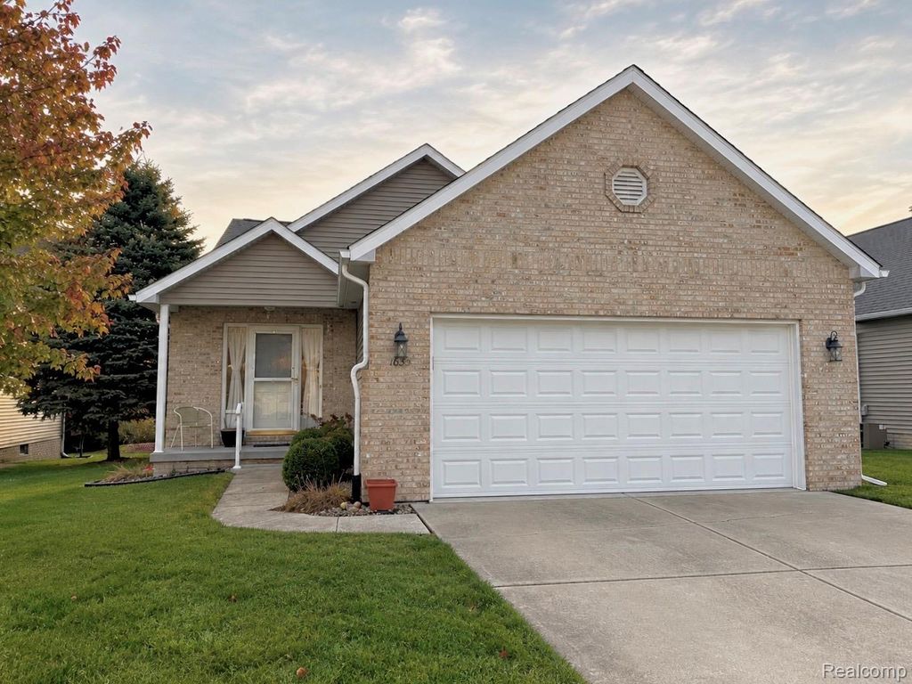 1033 Foxglove Ln, Davison