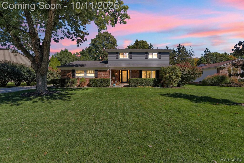 31234 Carriage Hill Rd, Farmington Hills
