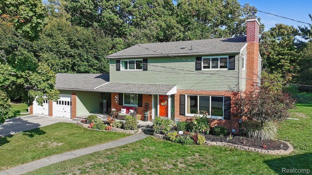 334 Crescent Pl, Flushing