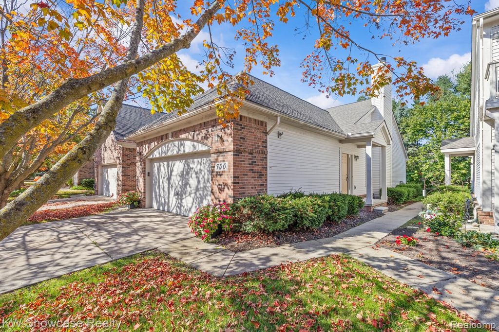 750 W River Dr, Commerce Twp