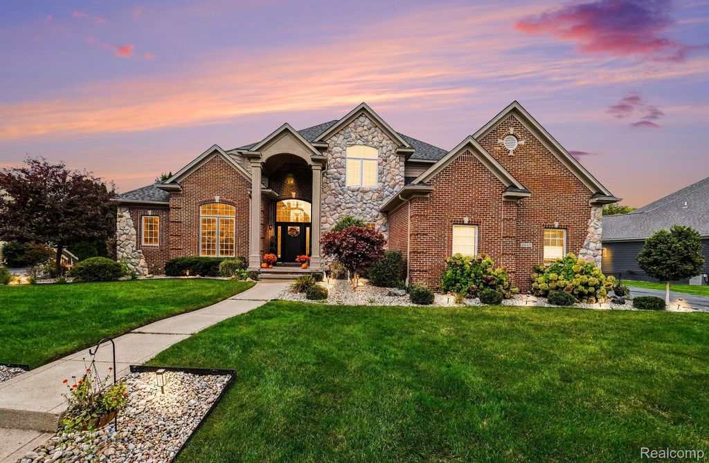 6043 Brookstone Ln, Grand Blanc