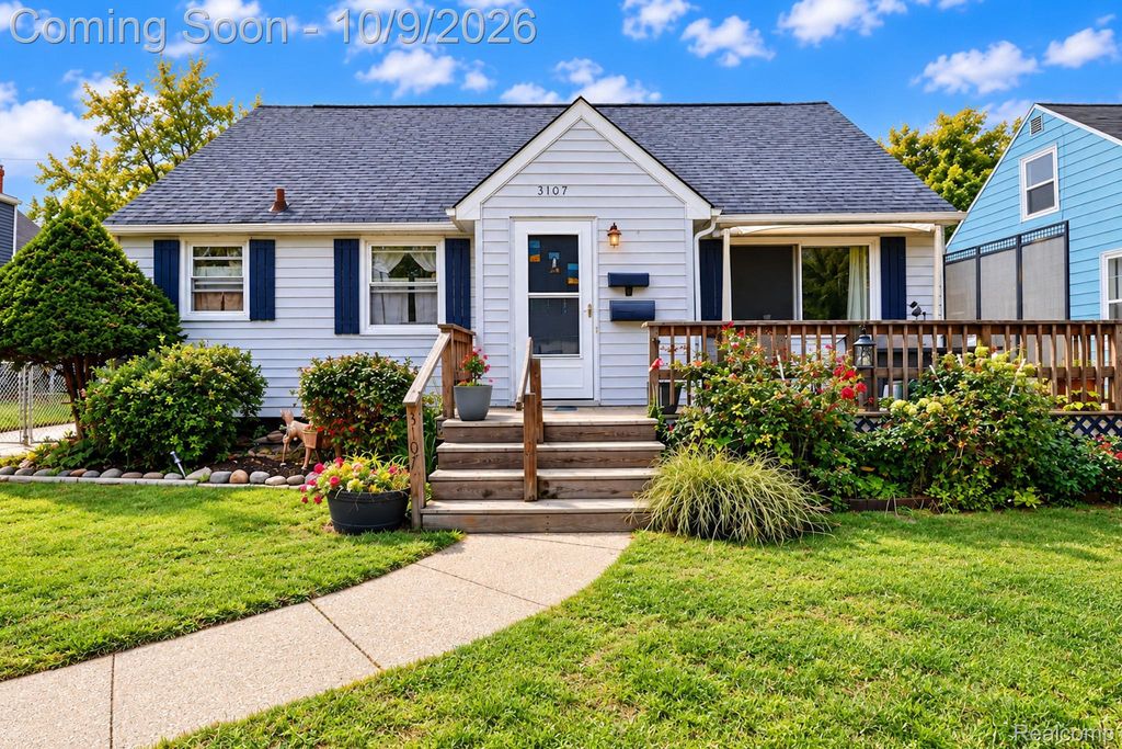 3107 Wright St, Port Huron