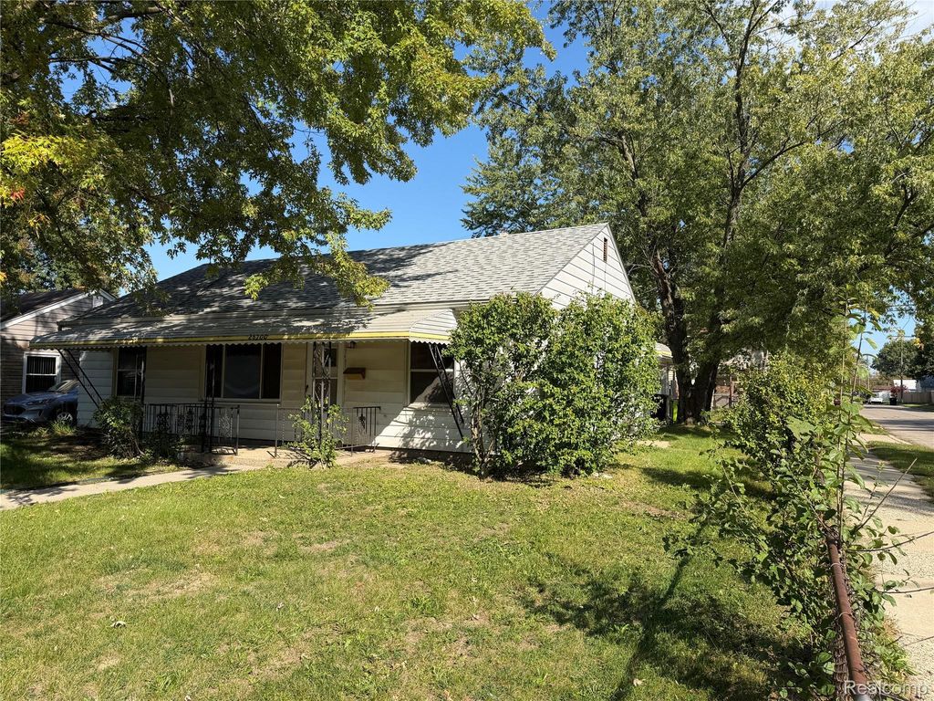 26700 Grandmont St, Roseville