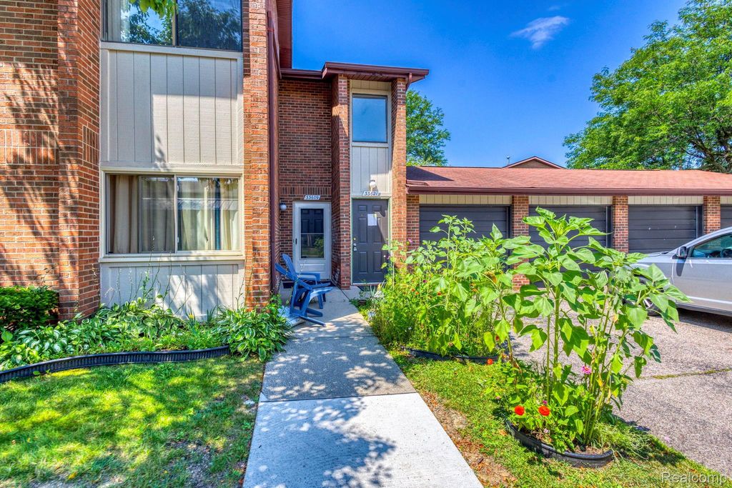 33621 Pondview Cir 13 # 99, Livonia