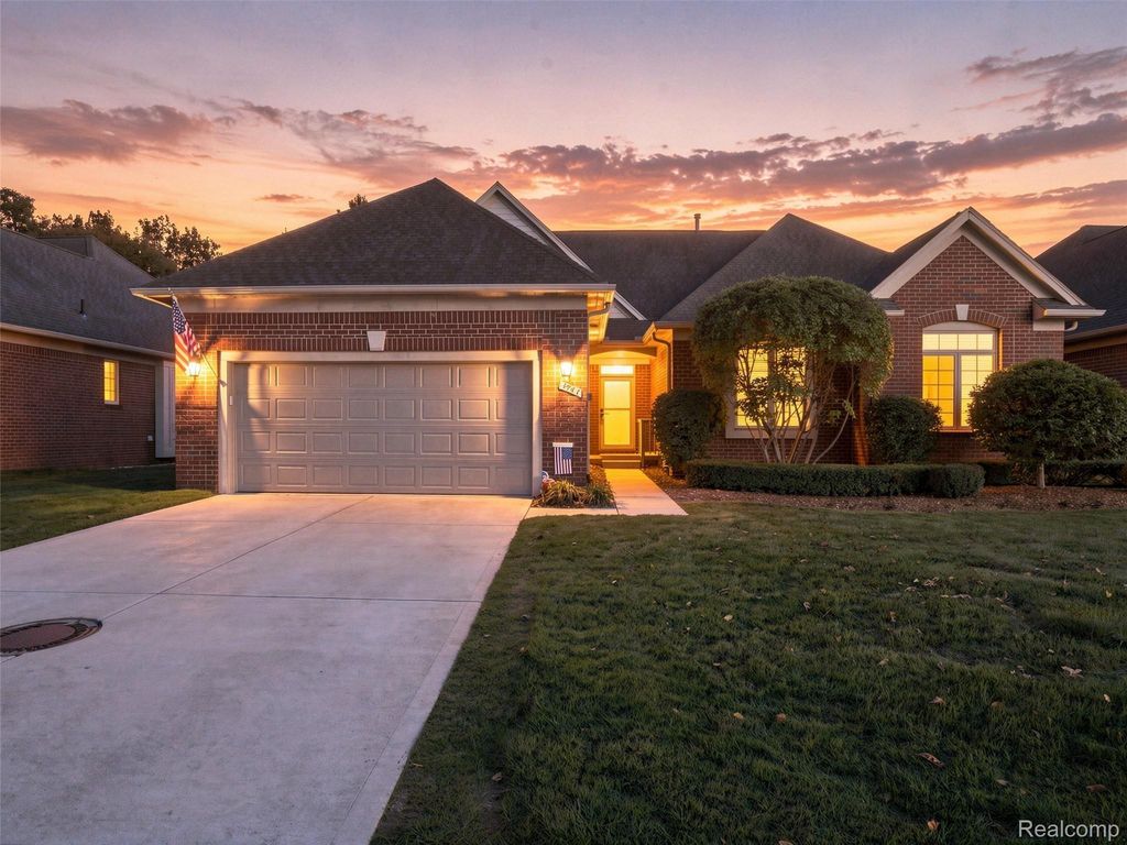 1942 Glenwood Dr, Sterling Heights