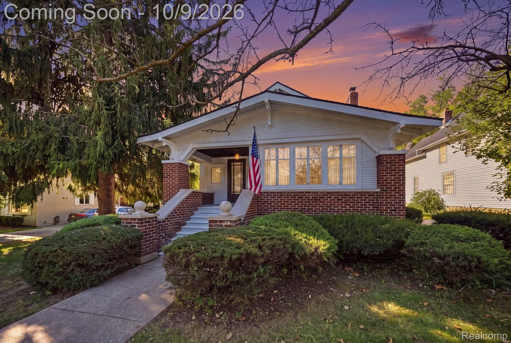 213 S Main St, Yale