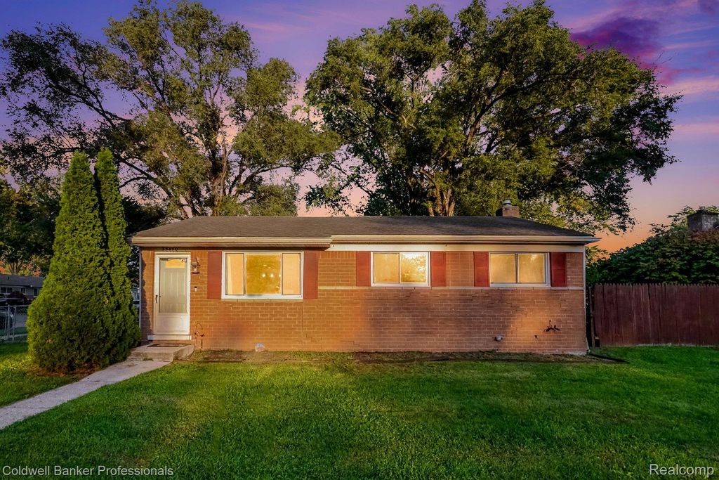 35470 Blairmoor Dr, Clinton Twp