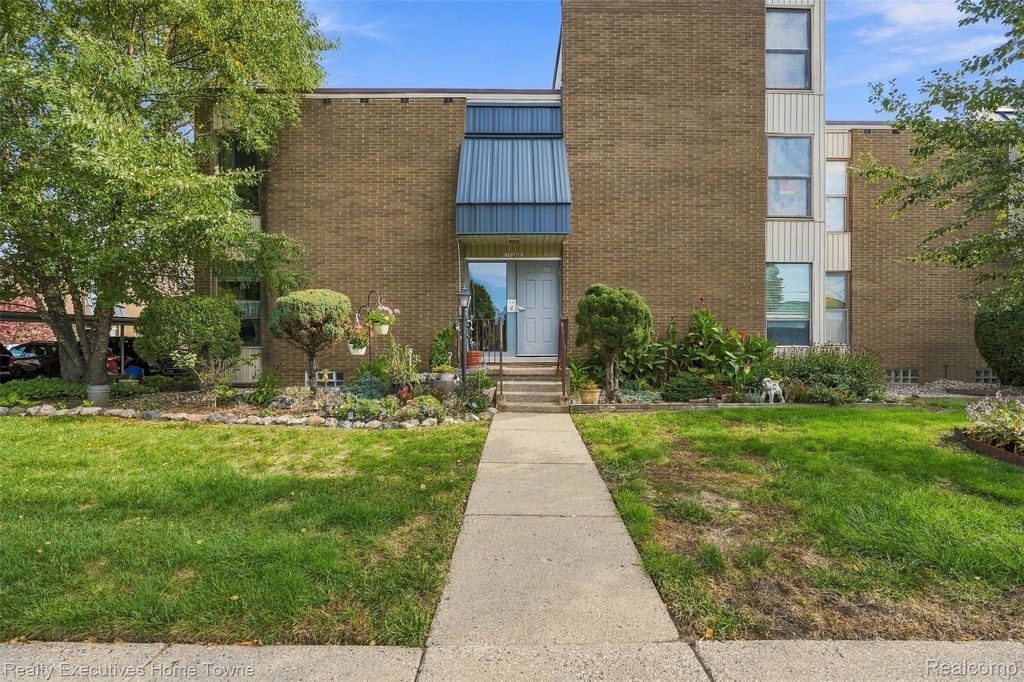 27 Dickinson St  # A, Mount Clemens