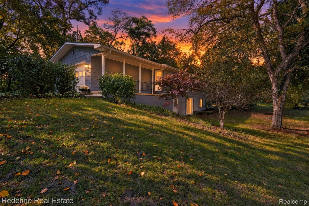 9792 Willis Rd, Dexter township