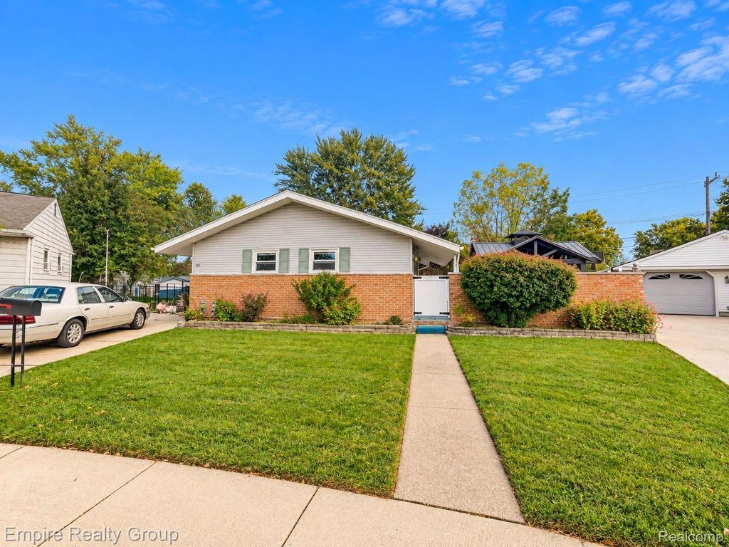 11 Custer Ct, Monroe