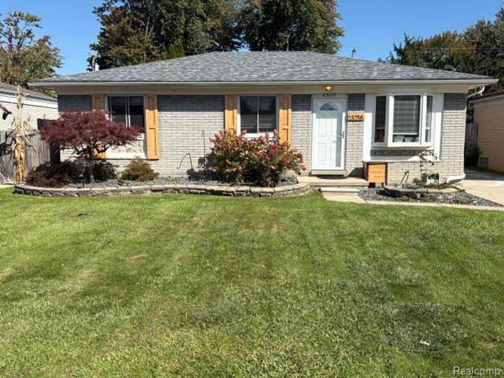23255 Deanhurst St, Clinton Twp