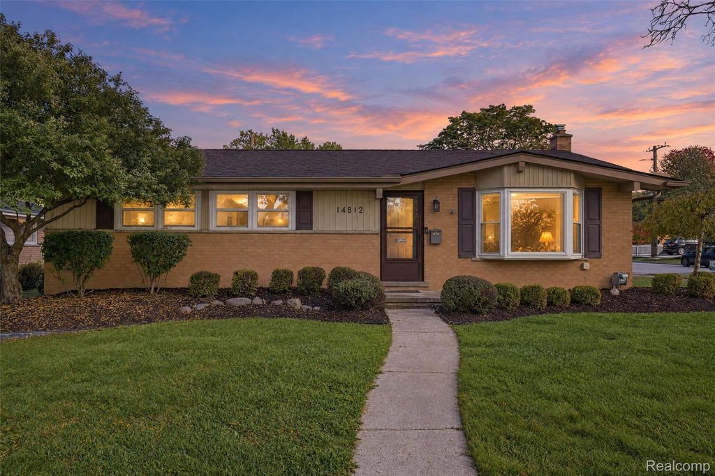 14812 Fairway St, Livonia