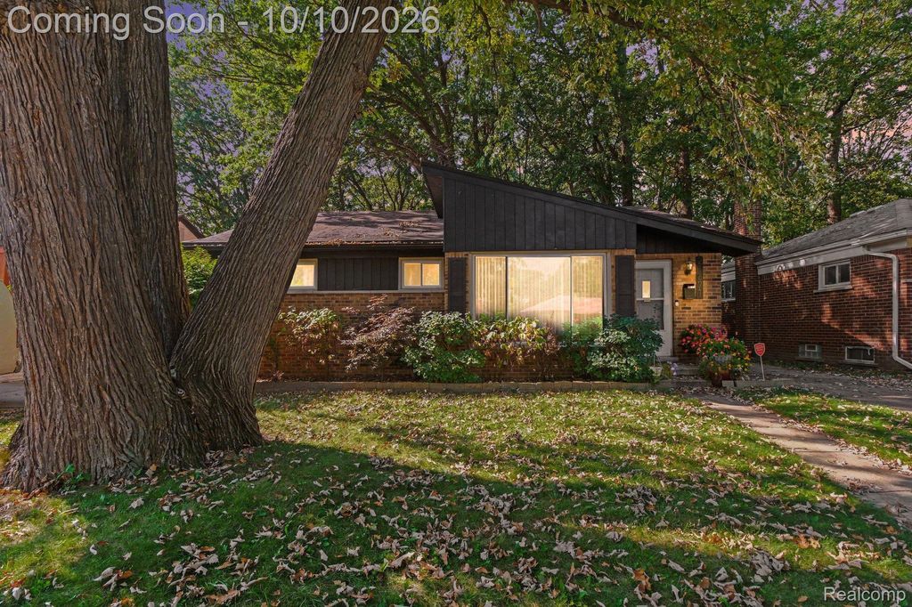 21671 Whitmore St, Oak Park