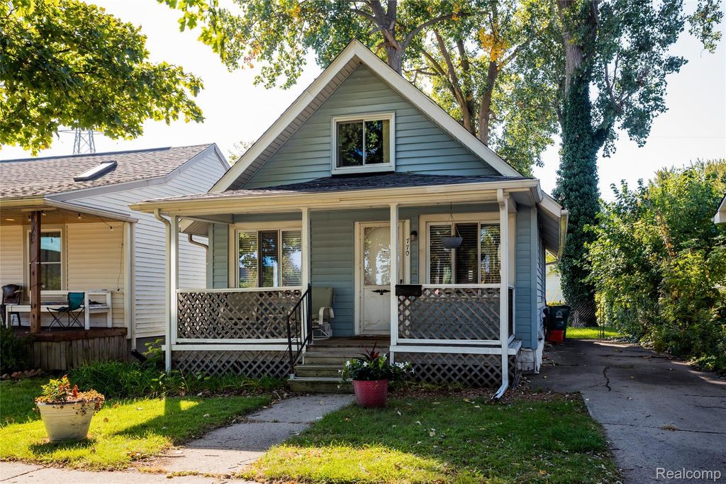 770 E Hazelhurst St, Ferndale