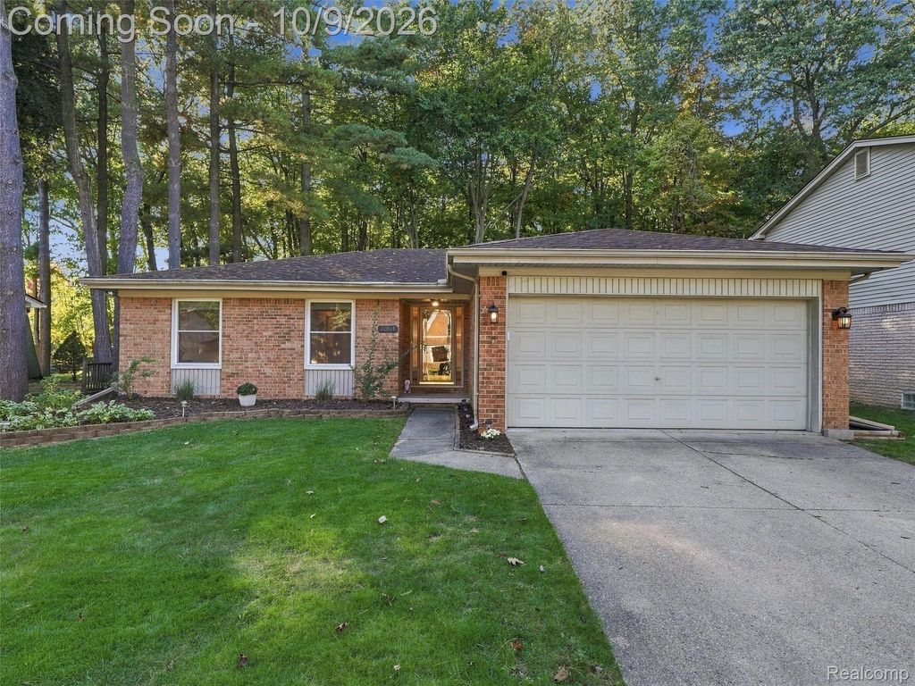 40841 Executive Dr, Sterling Heights