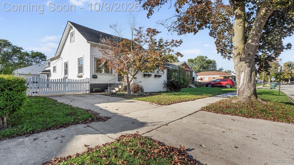 1335 Merrill Ave, Lincoln Park