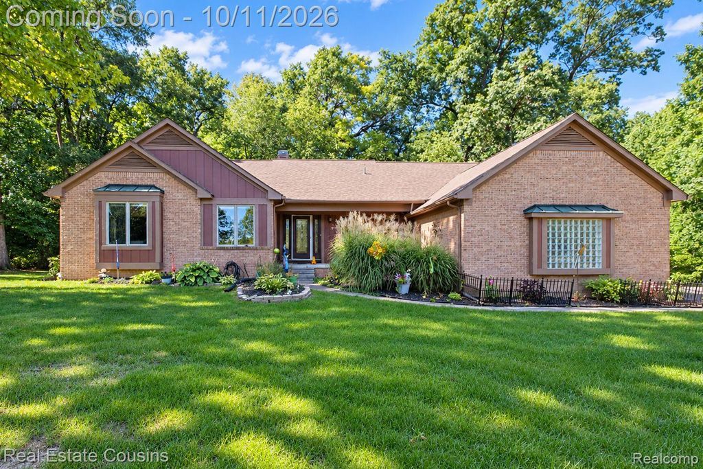 5123 Canyon Oaks Dr, Brighton