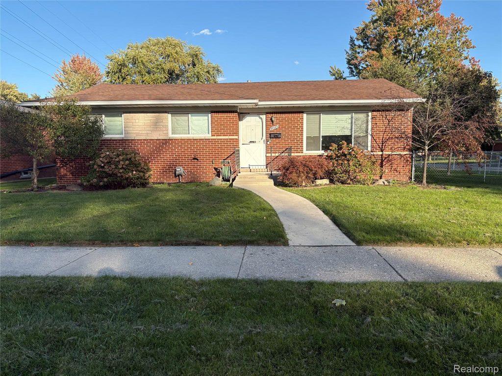 31114 Roan Dr, Warren