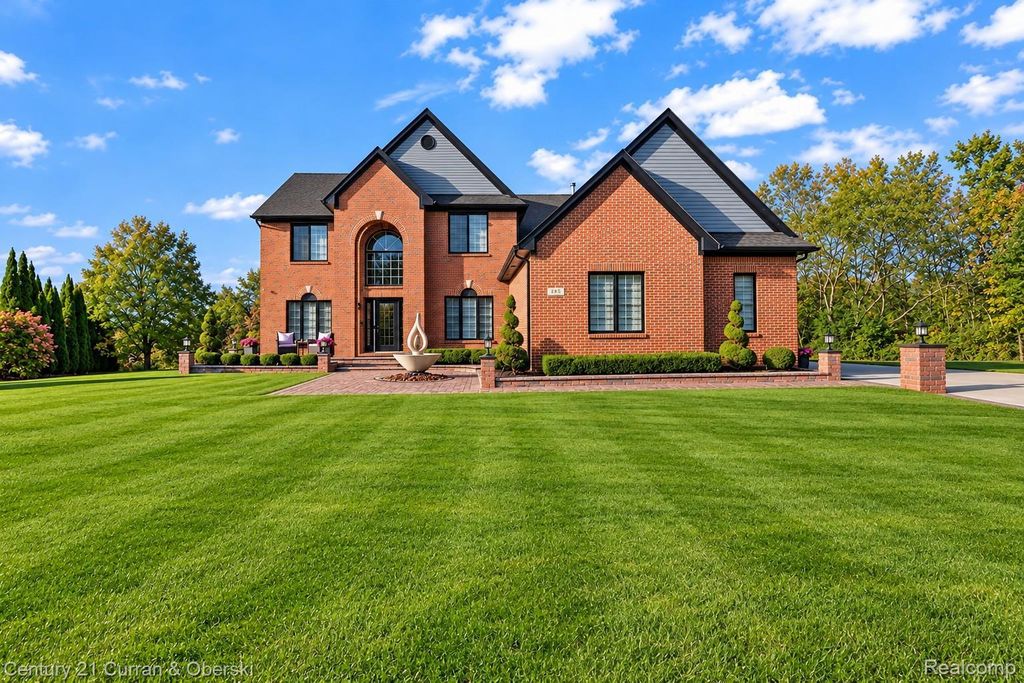 653 Holbrooke Dr, Canton