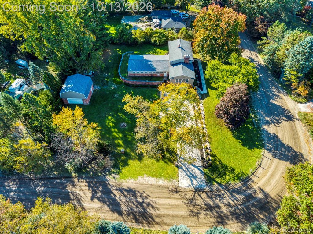 852 E Gunn Rd, Rochester