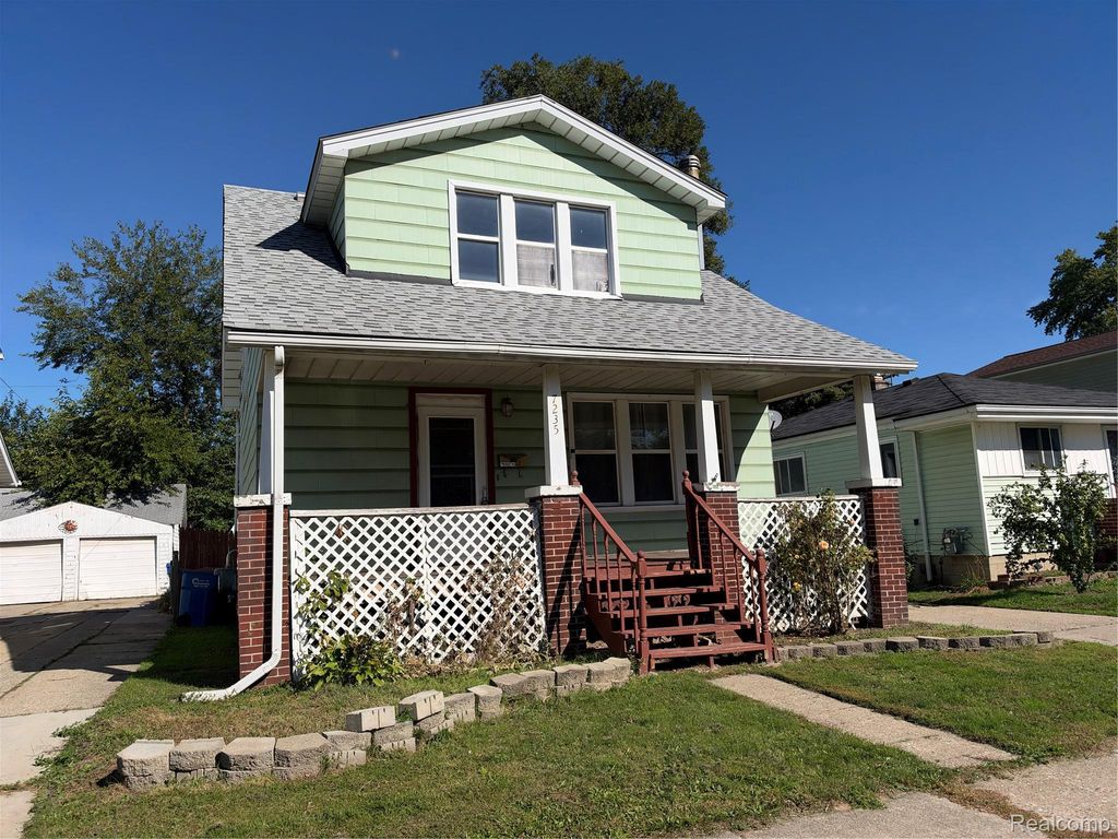 7235 Continental Ave, Warren
