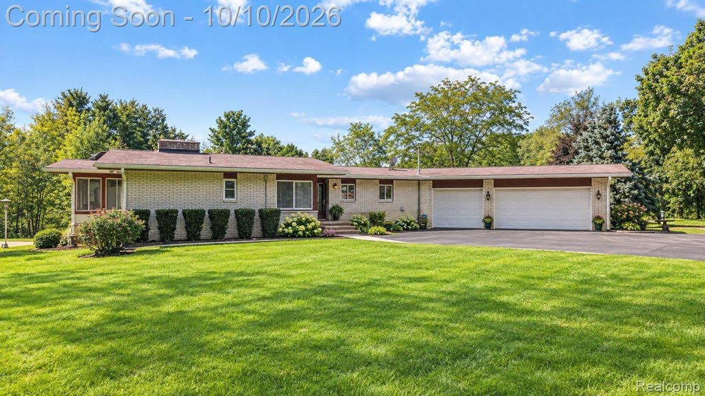 5445 Irish Rd, Grand Blanc