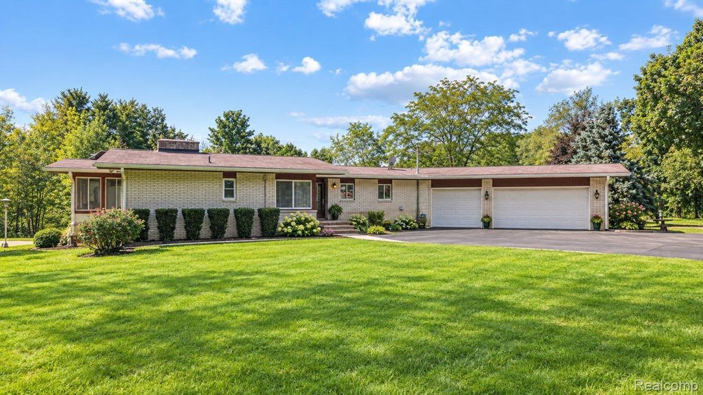 5445 Irish Rd, Grand Blanc