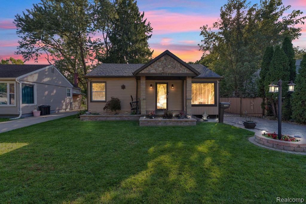 4663 Academy St, Dearborn Heights