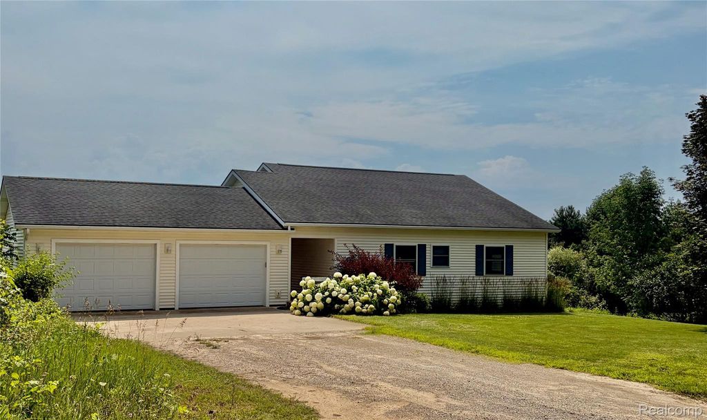 12621 Jones Rd, Kewadin