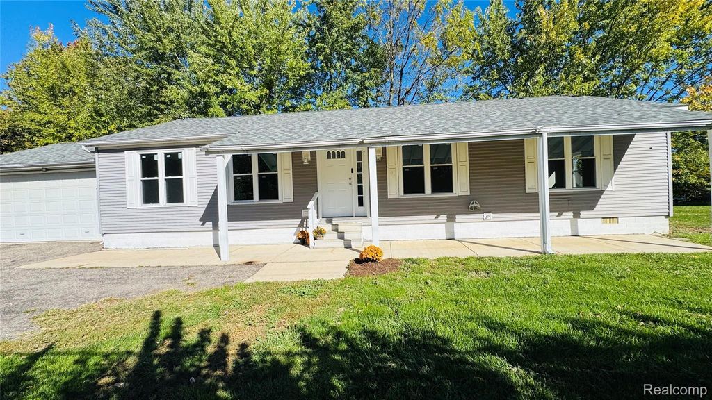 2570 Voorheis Rd, Waterford charter township