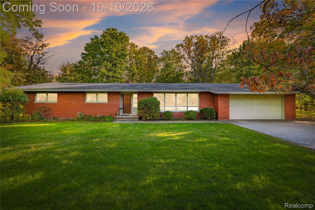 11850 Clinton River Rd, Sterling Heights