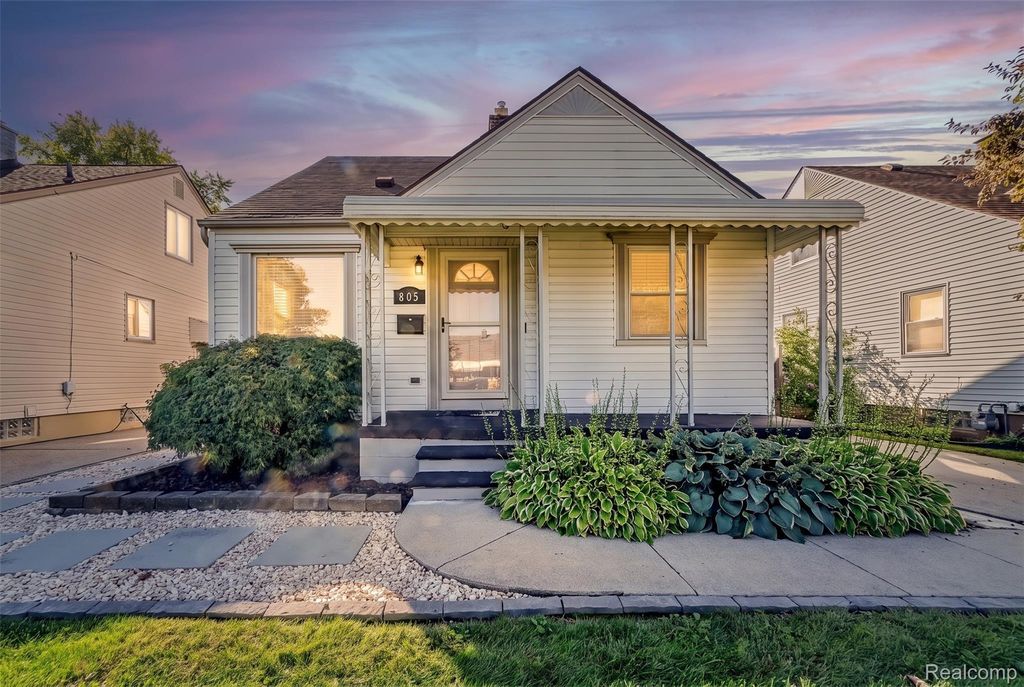 805 Cloverlawn Blvd, Lincoln Park