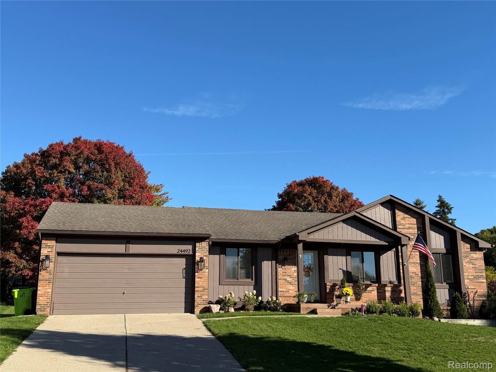 24492 Riverview Ln, Novi