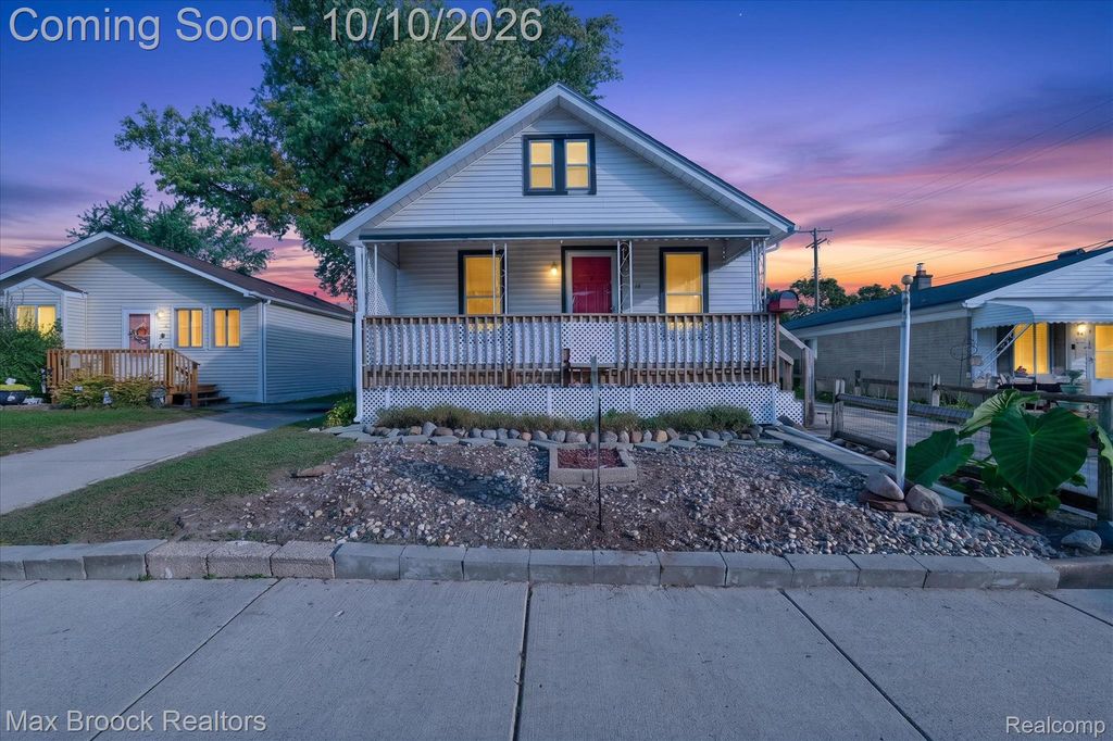 36 W Brickley Ave, Hazel Park