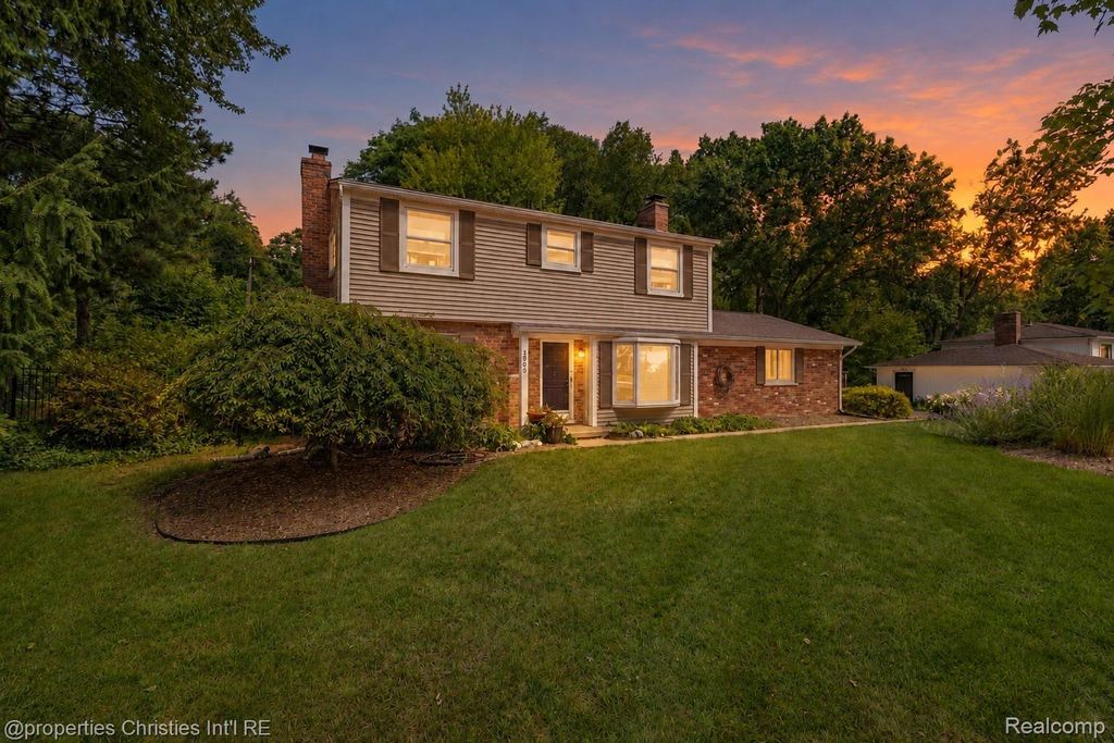 3560 Beach Rd, Troy