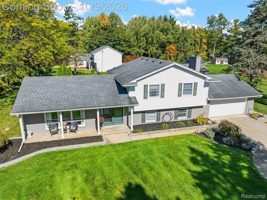 1168 Woodview Dr, Flint