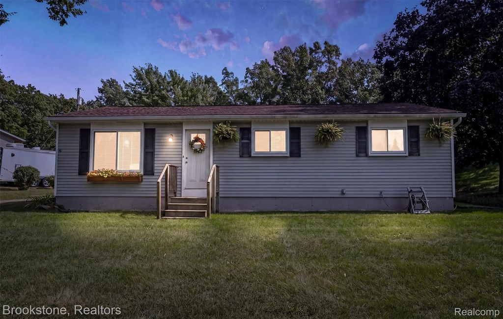 4895 Clarkston Rd, Clarkston