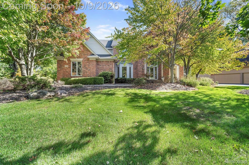 6775 Carlyle Xing, West Bloomfield charter township